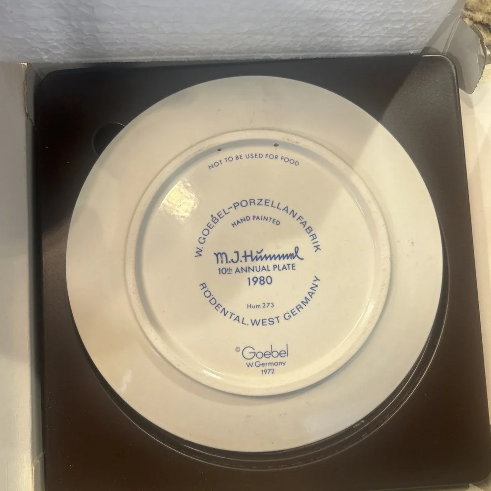 M.J. Hummel Annual Collector Plates 1980 Tenth Edition with Original Box